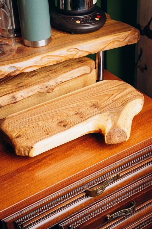 Чабань (чайный стол) из светлой древесины