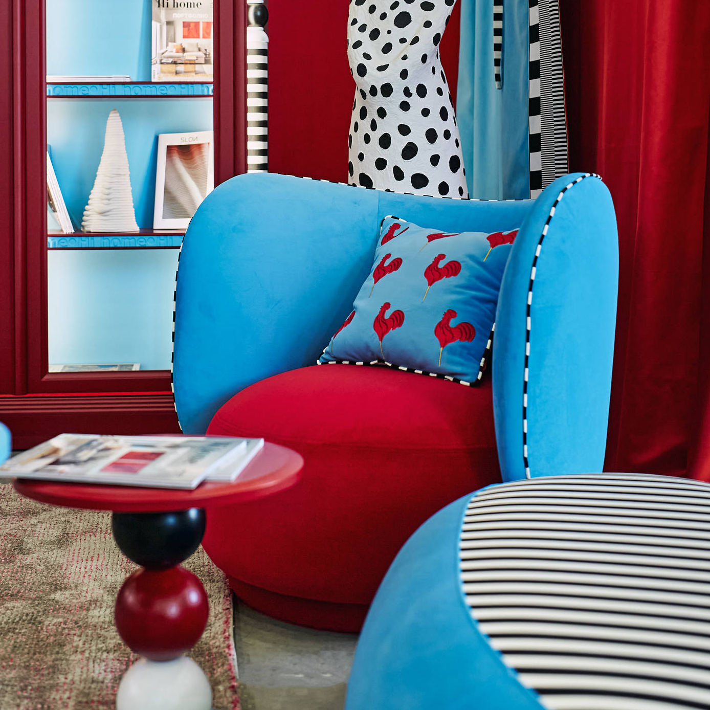 Кресло для стенда журнала Hi Home