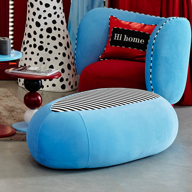 Пуфик для стенда журнала Hi Home