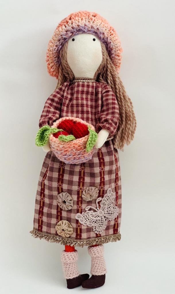 Кукла "Девушка с вишнями"