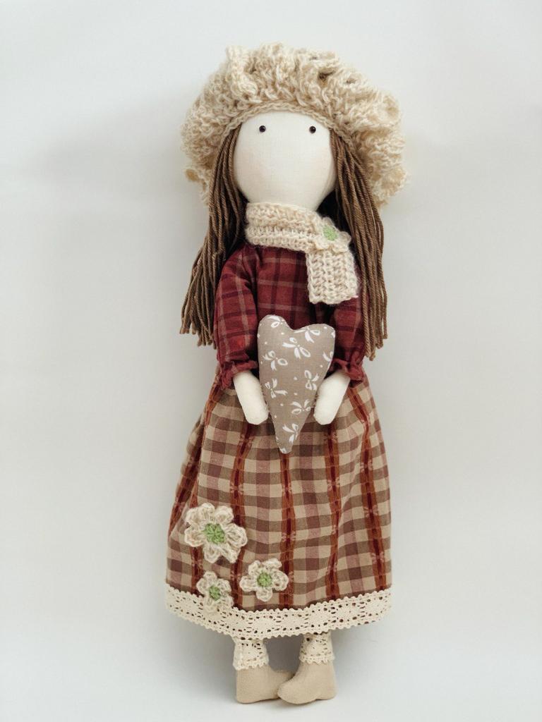 Кукла "Девушка с сердцем"