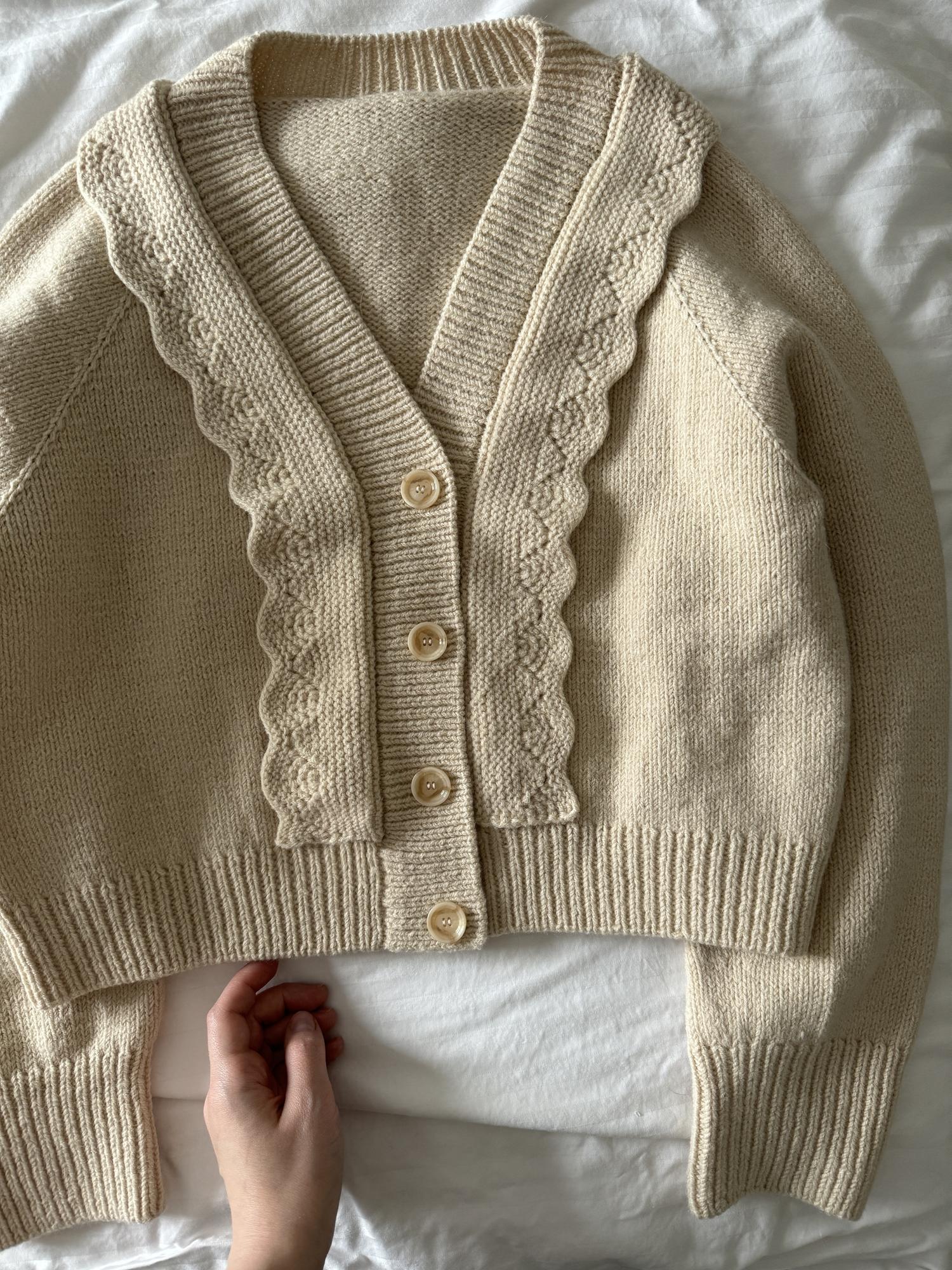 НЕЖНЫЙ КАРДИ c декоративным воланом