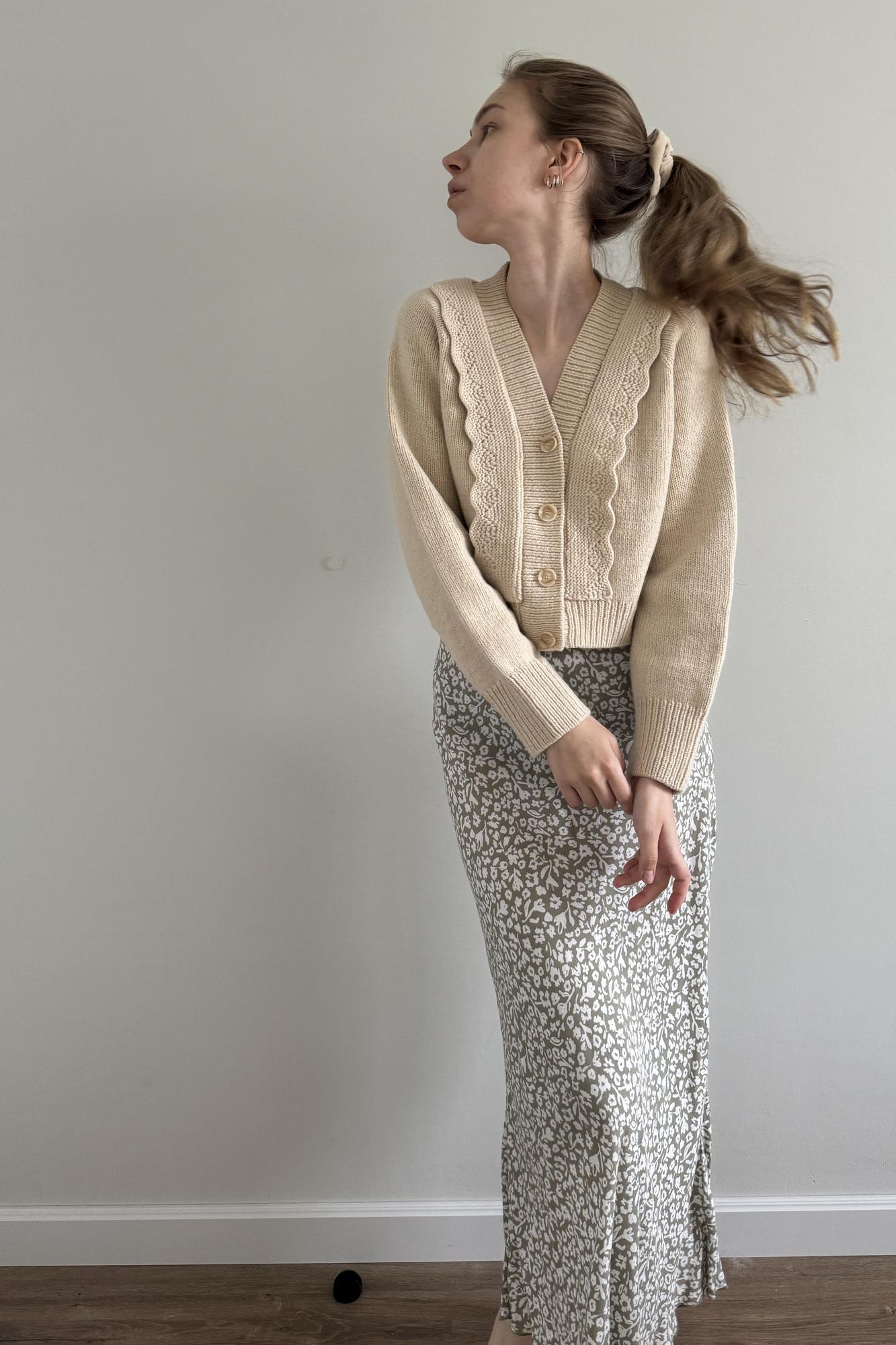 НЕЖНЫЙ КАРДИ c декоративным воланом