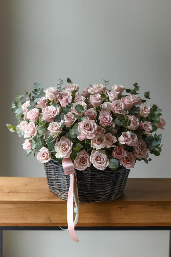 КОМПОЗИЦИЯ В КОРЗИНЕ "МЕНТА"