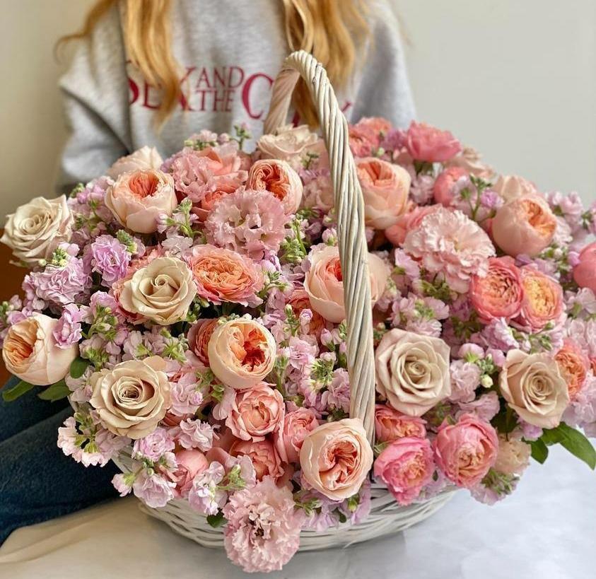 КОМПОЗИЦИЯ В КОРЗИНЕ "АКВАРЕЛЬ"