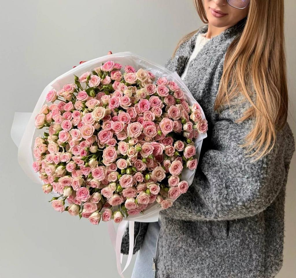 МОНОБУКЕТ КУСТОВЫХ РОЗ НЕЖНОГО ОТТЕНКА