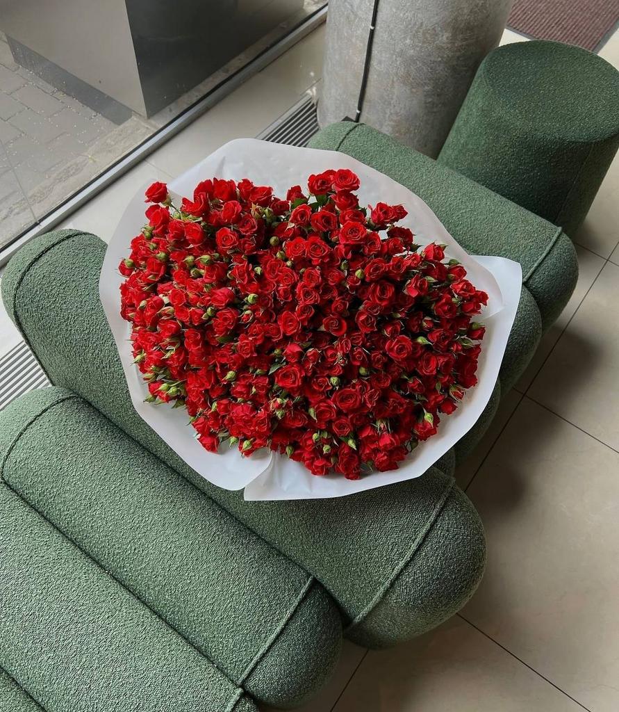 МОНОБУКЕТ КУСТОВЫХ КРАСНЫХ РОЗ