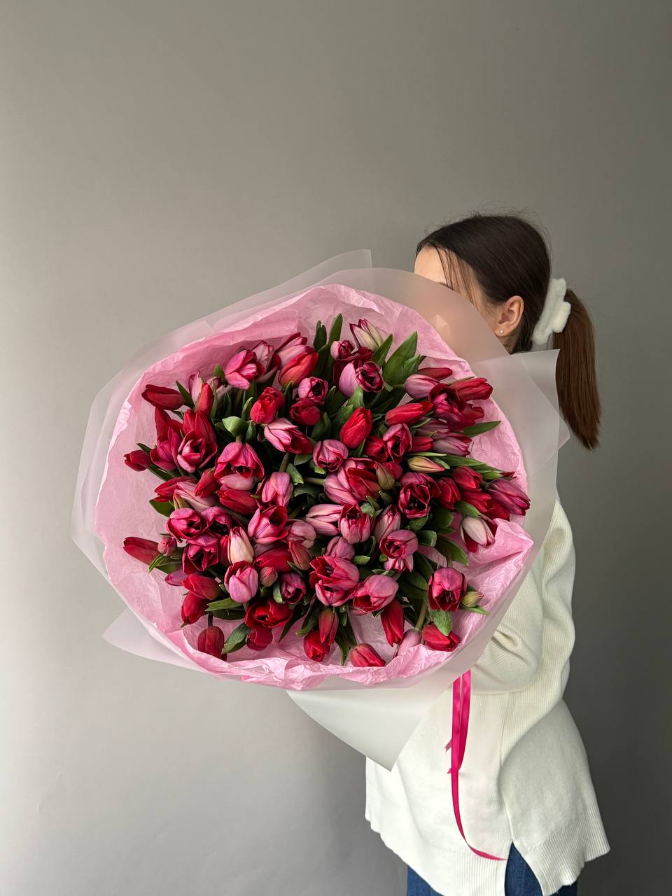 МОНОБУКЕТ ТЮЛЬПАНОВ "ВИШНЕВЫЙ ДЖЕМ"