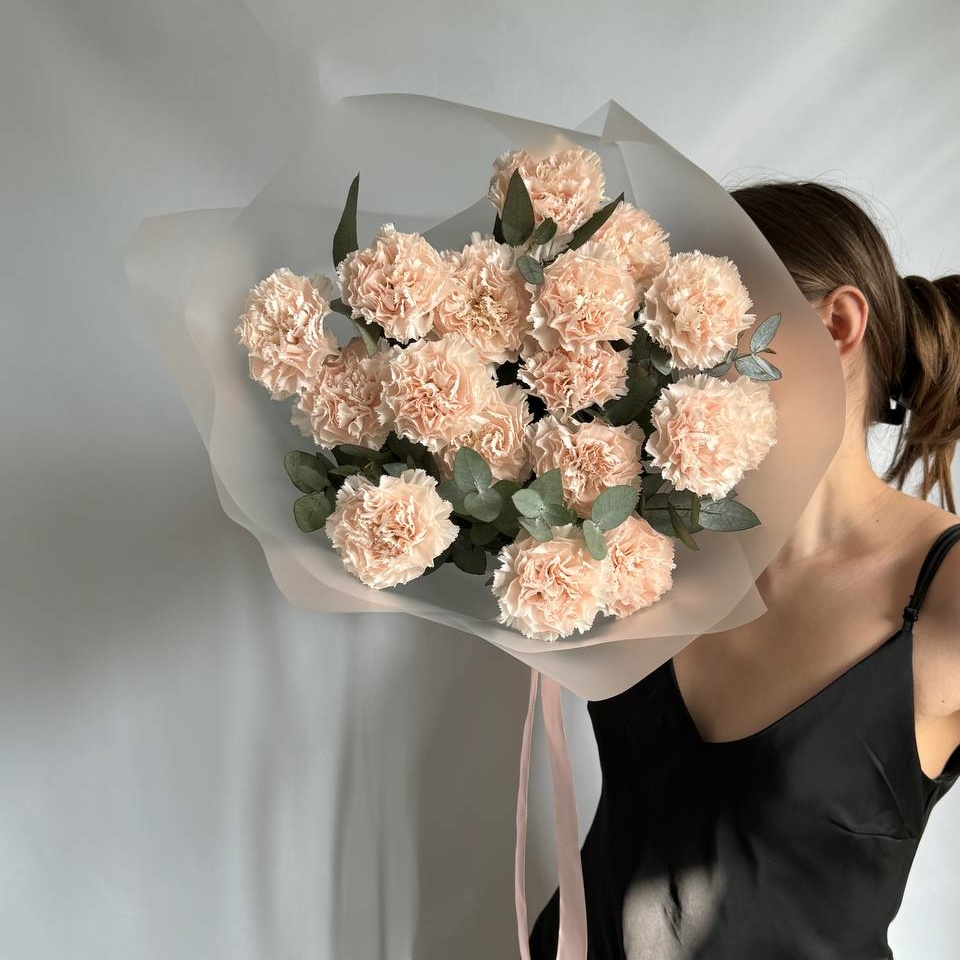 МОНОБУКЕТ "ДИАНТУСЫ&ЭВКАЛИПТ" (кремовые)