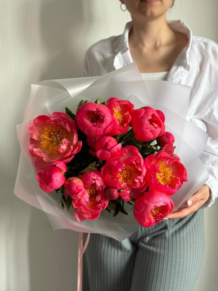 МОНОБУКЕТ  ПИОНОВ "КОРАЛ ШАРМ"