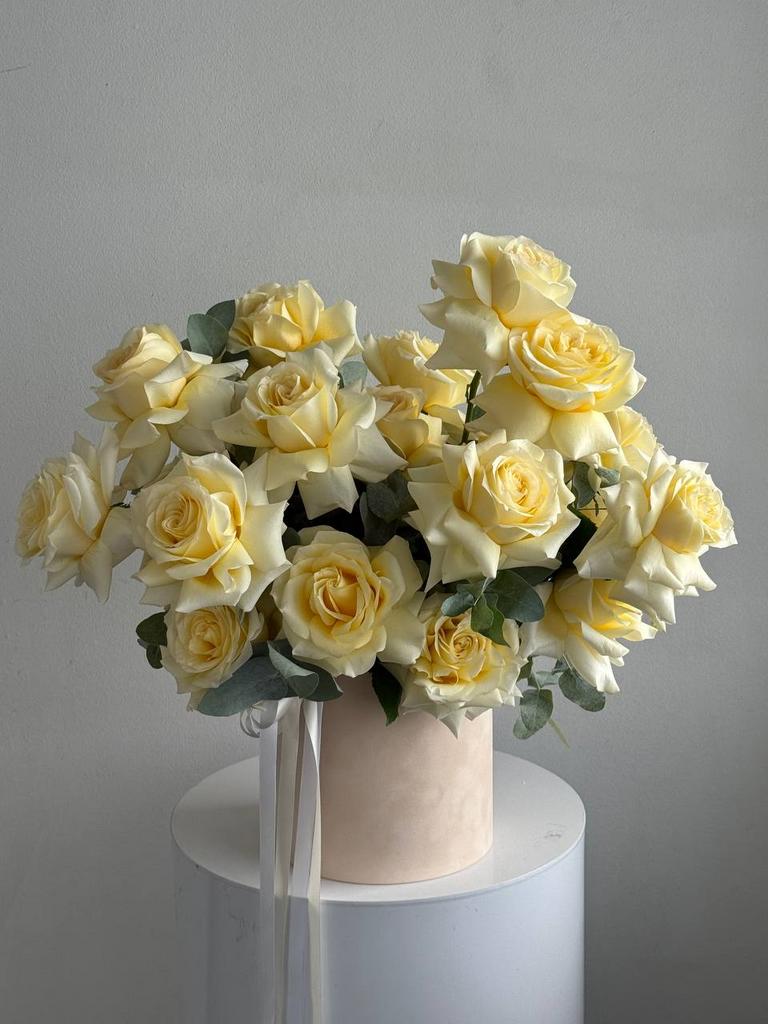 КОМПОЗИЦИЯ В КОРОБКЕ "СЛИВОЧНАЯ"