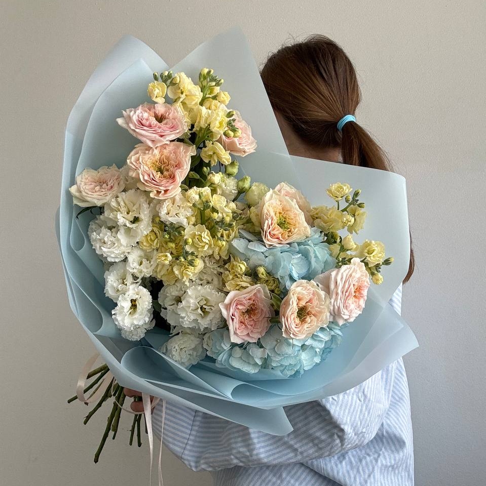 АВТОРСКИЙ БУКЕТ "НЕБЕСНО-ГОЛУБОЙ"