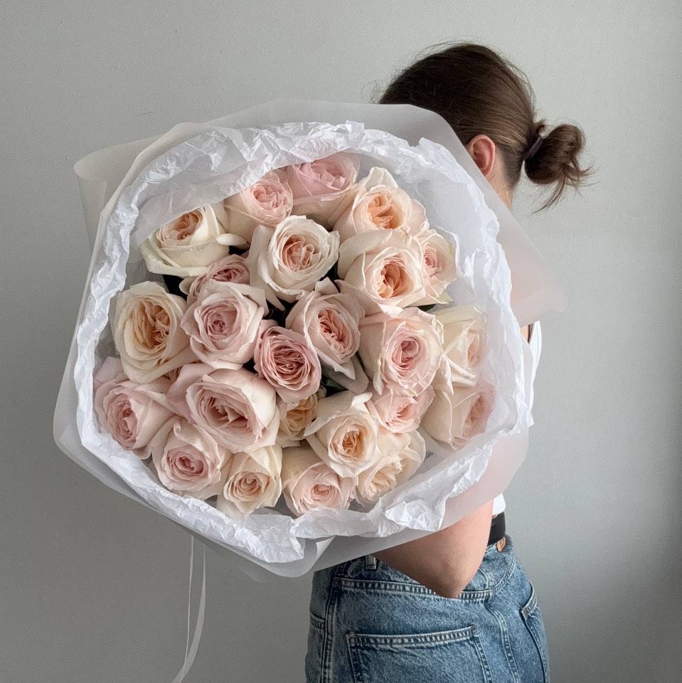 МОНОБУКЕТ ПИОНОВИДНЫХ РОЗ "ВАЙТ ОХАРА"