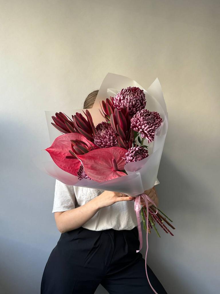 АВТОРСКИЙ БУКЕТ "ГРАНАТОВЫЙ ШЕЛК"