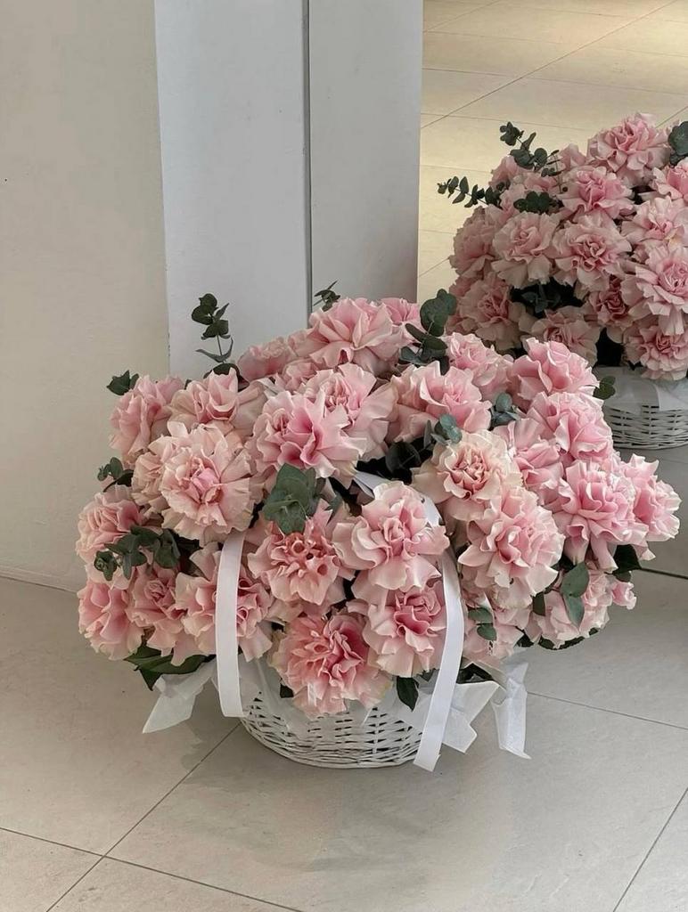 КОМПОЗИЦИЯ В КОРОБКЕ "ФРАНЦУЗСКИЙ ПОЦЕЛУЙ"