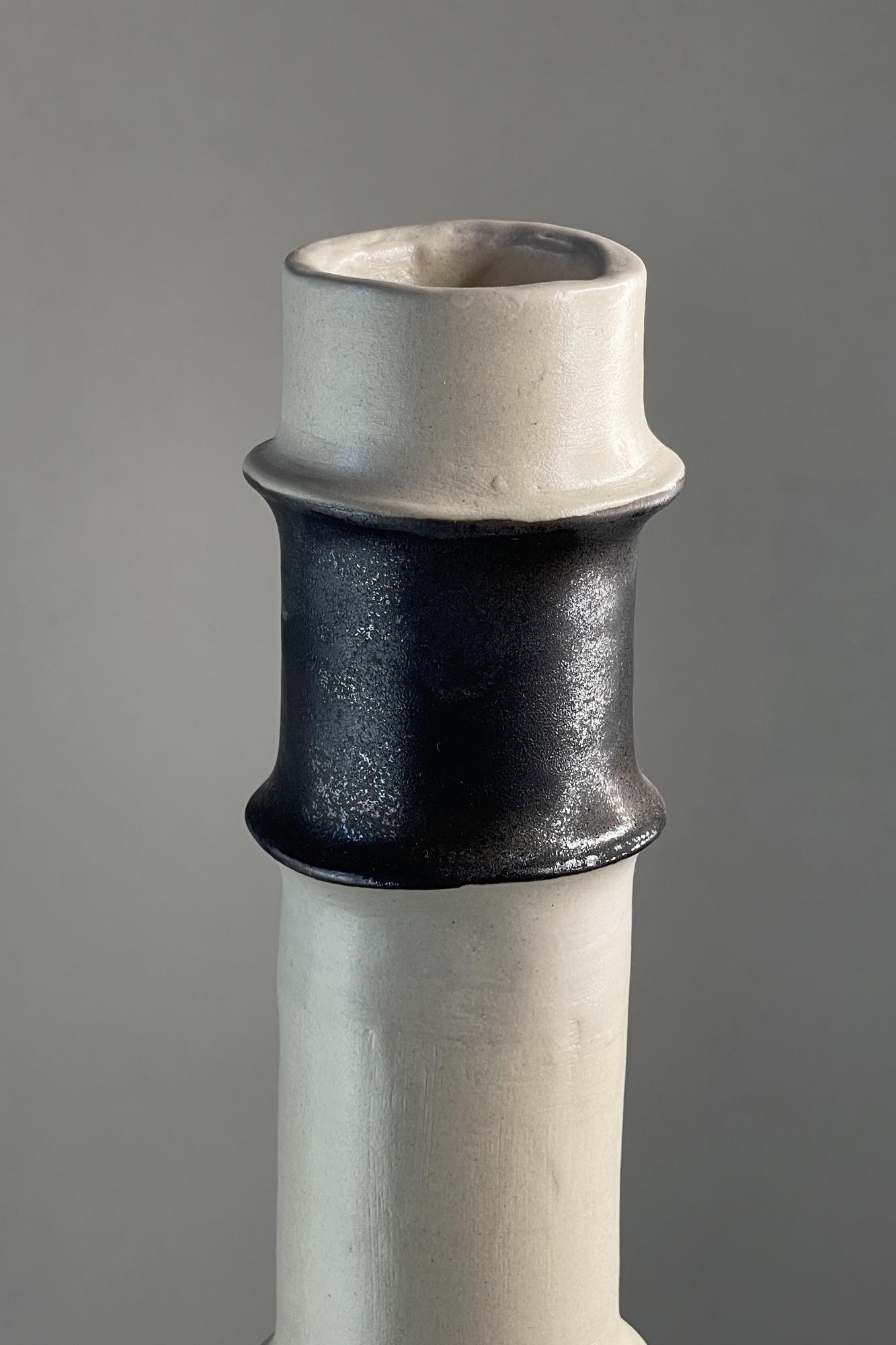 Подсвечник белый металл