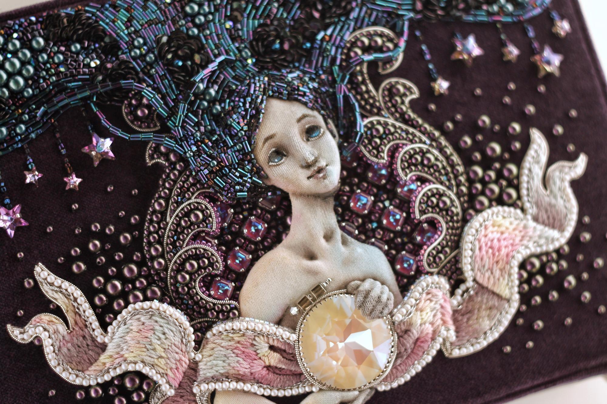 Вечерняя сумочка с вышивкой «DREAM»