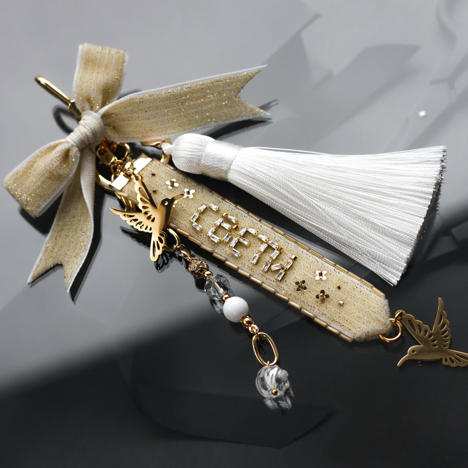 Обвес брелок на сумку «Свети» в белом