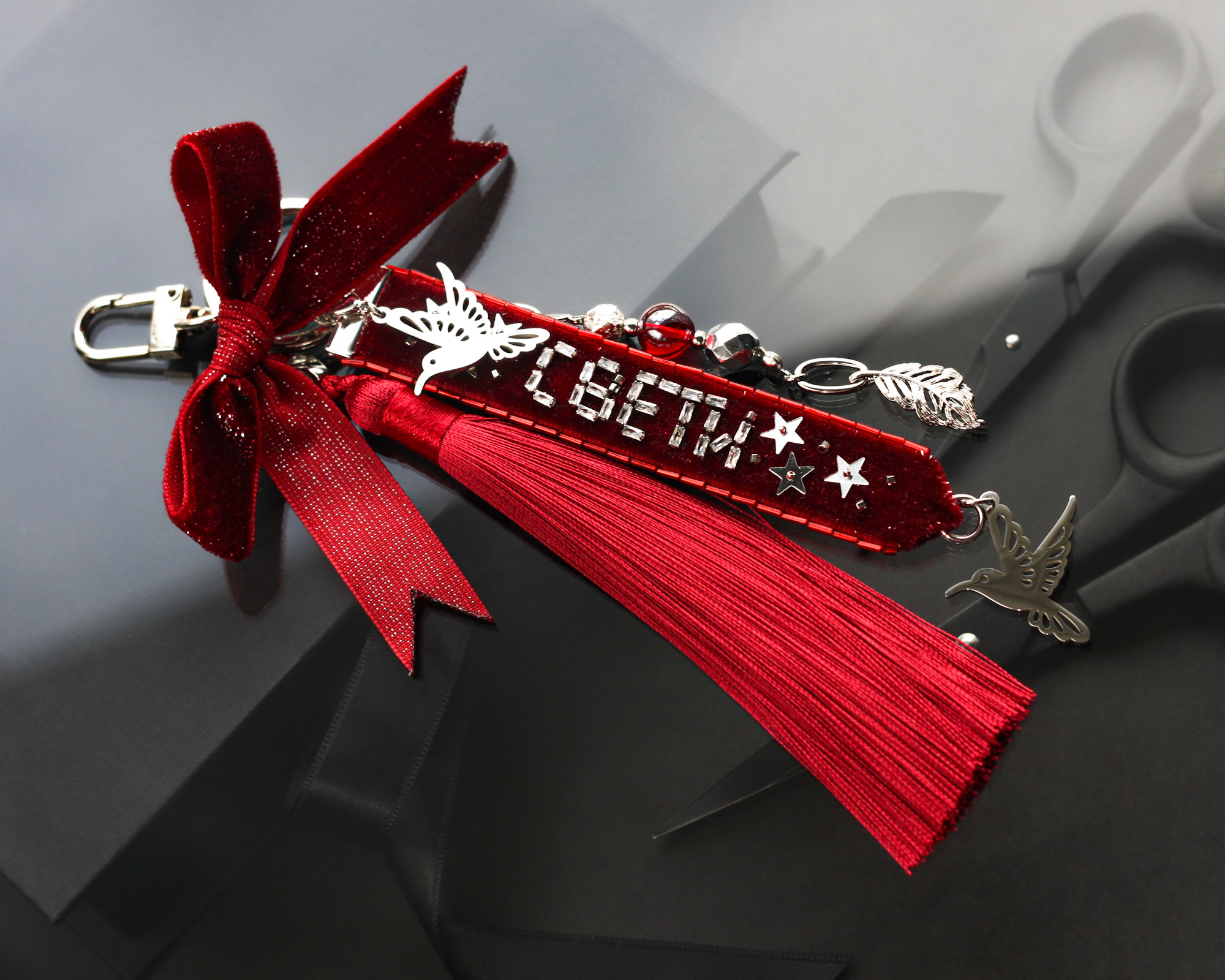 Обвес брелок на сумку «Свети» в красном