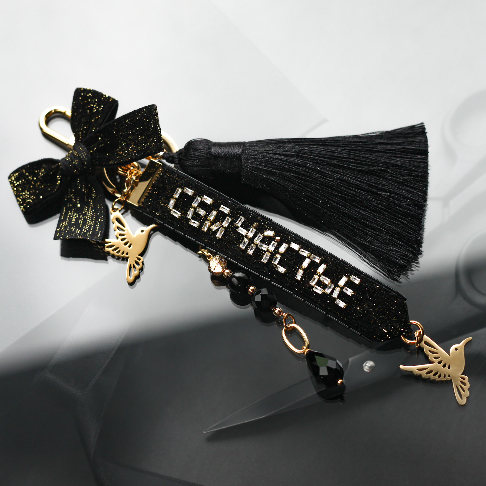 Обвес брелок на сумку «Сейчастье» в черном