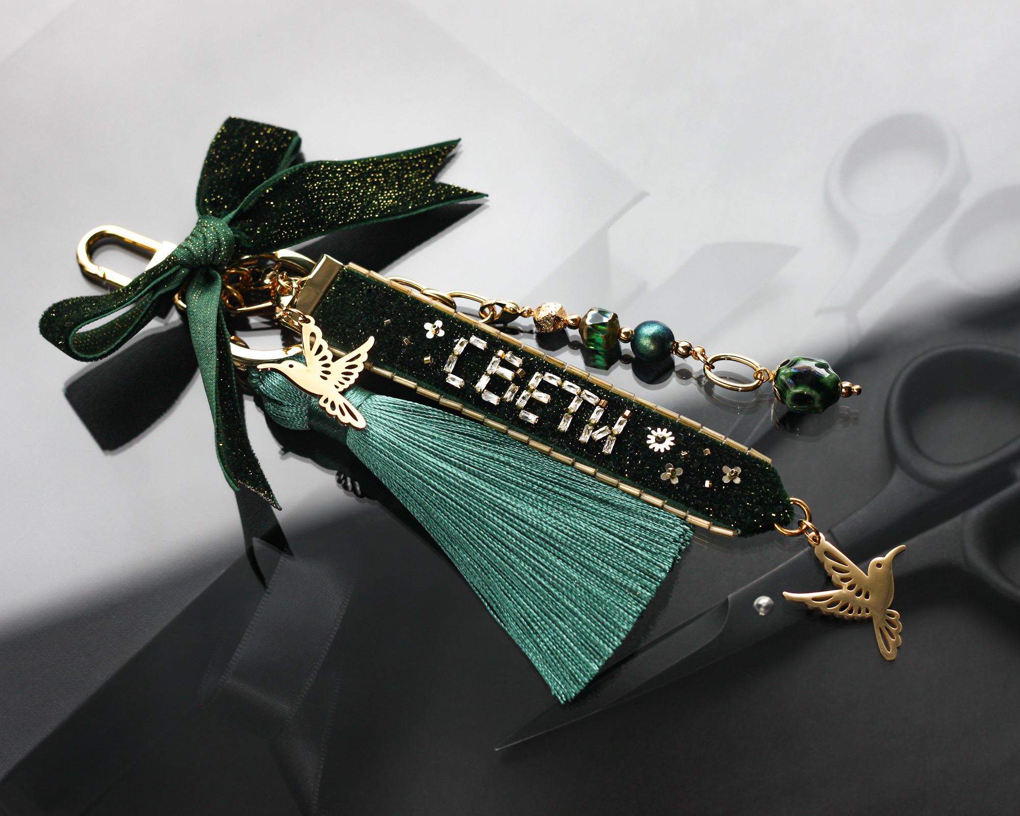 Обвес брелок на сумку «Свети» в зеленом