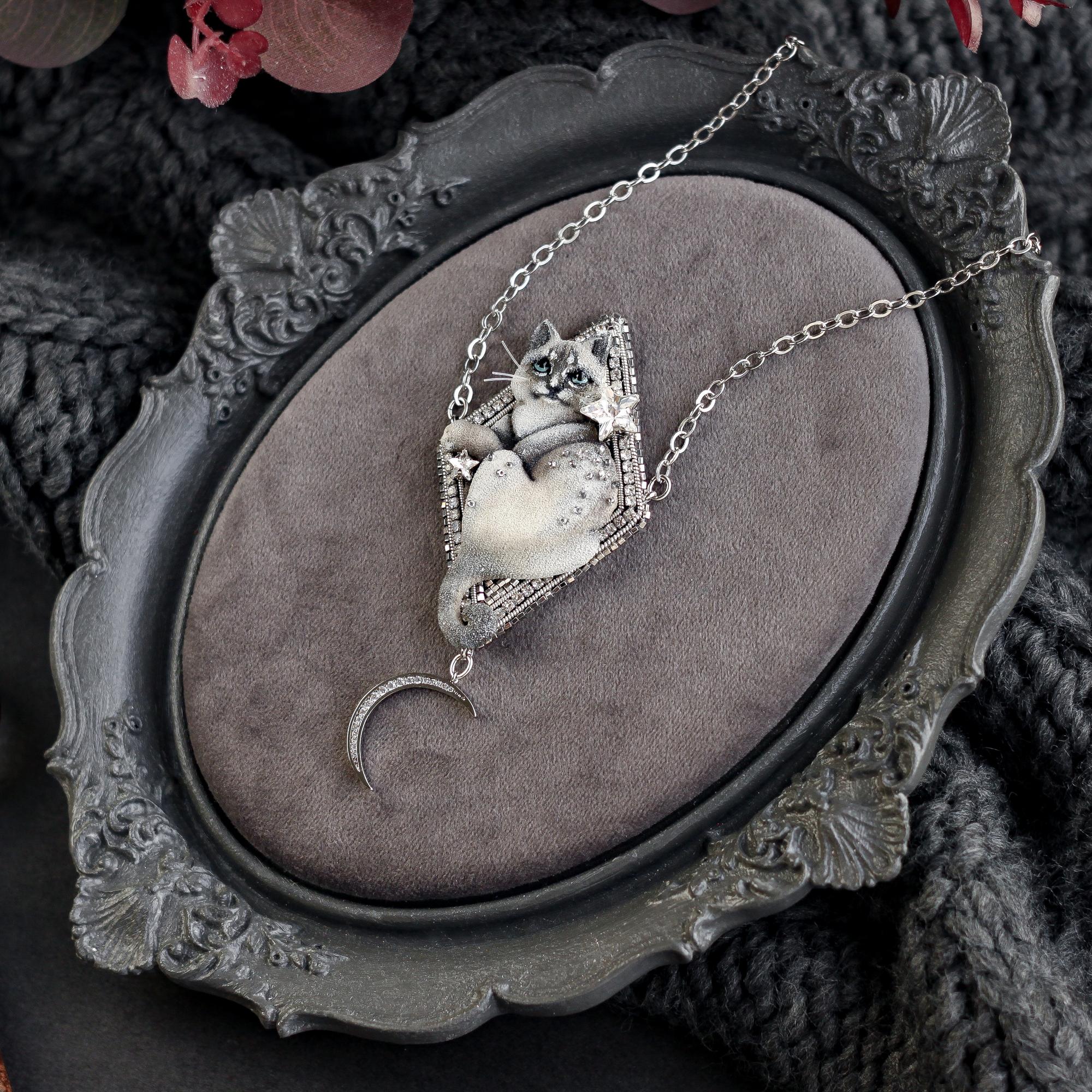 Кулон на цепочке «Белая Кошка»