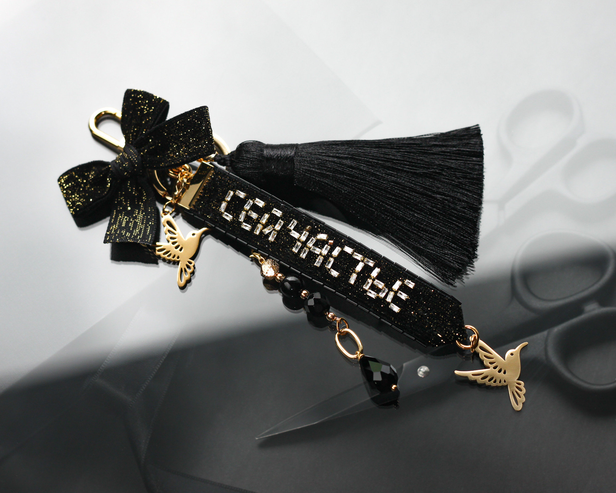 Обвес брелок на сумку «Сейчастье» в черном