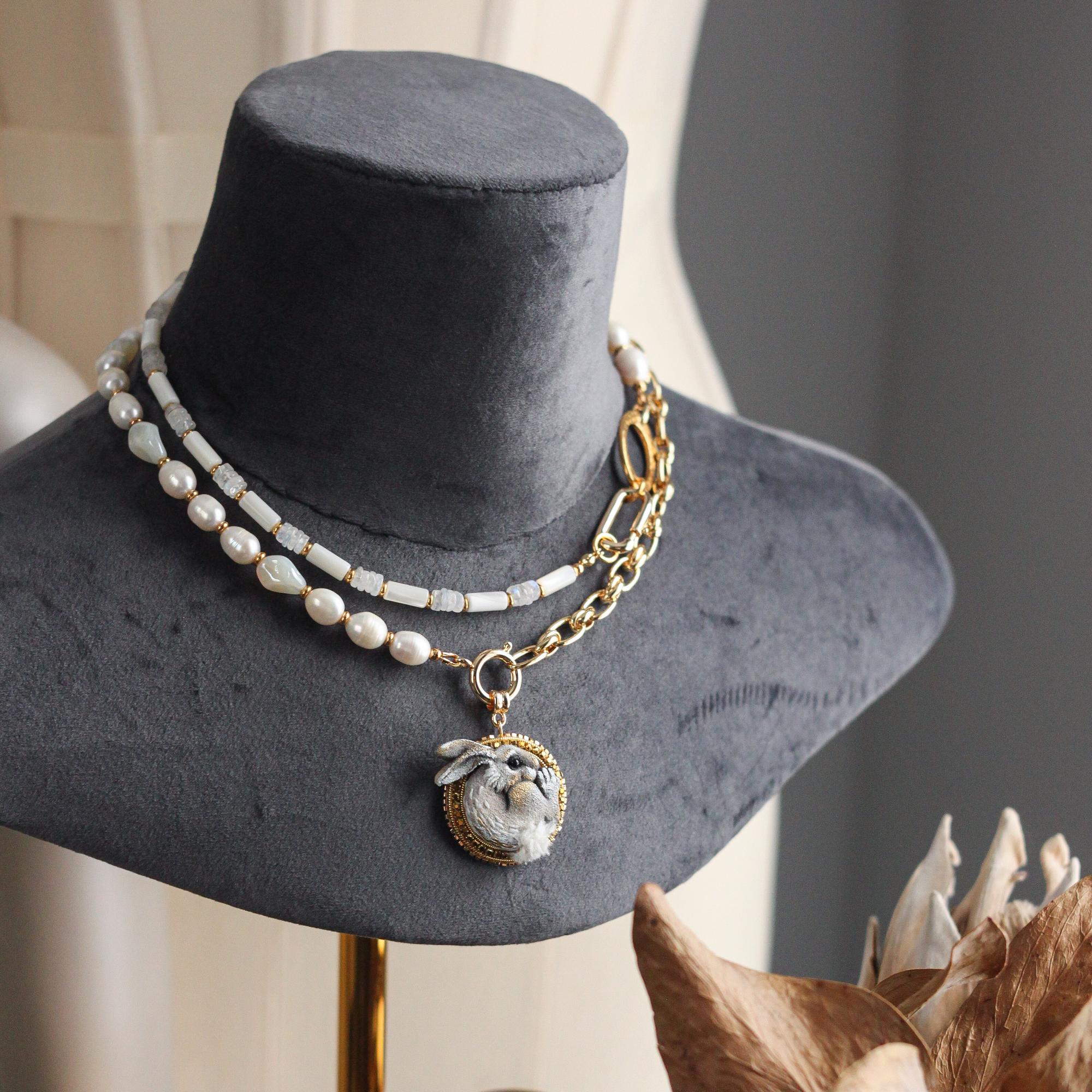 Колье с подвеской «Заяц Беляк»