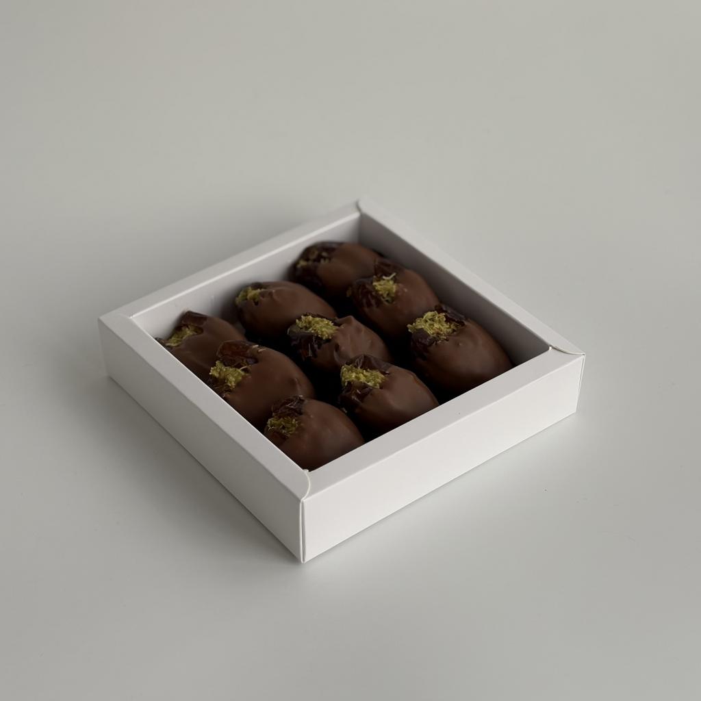 Финики в молочном шоколаде