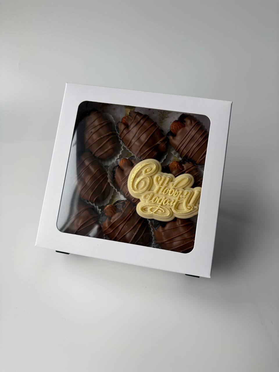 Финики в молочном шоколаде