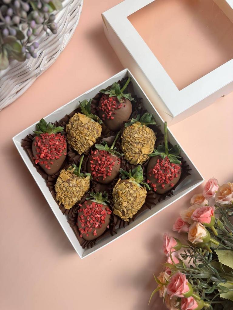 Клубника 9 шт в молочном шоколаде