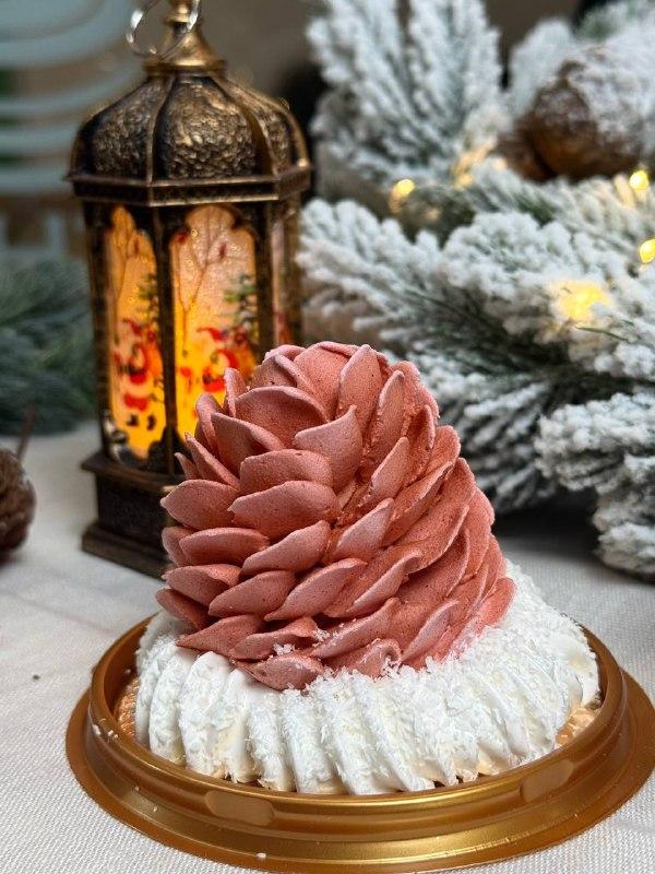 Шишка на снегу