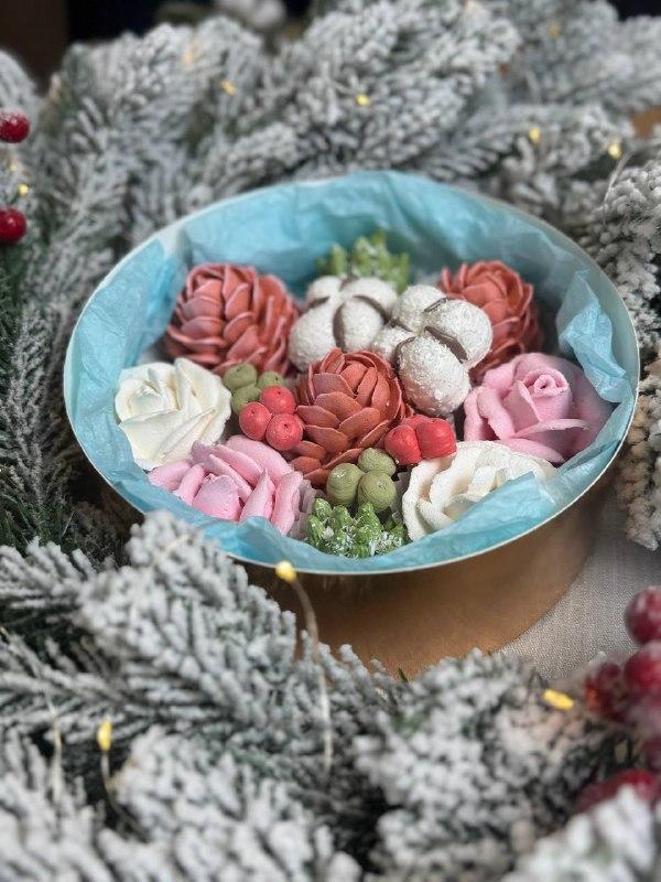 Новинка! Новогодняя шляпная коробка №1. Диаметр 20 см