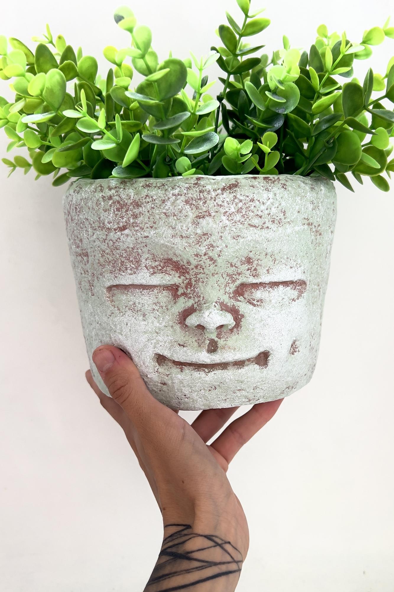 Кашпо из папье-маше