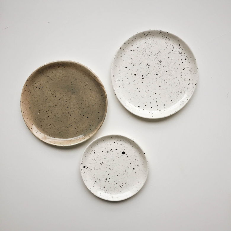 Тарелка в крапинку