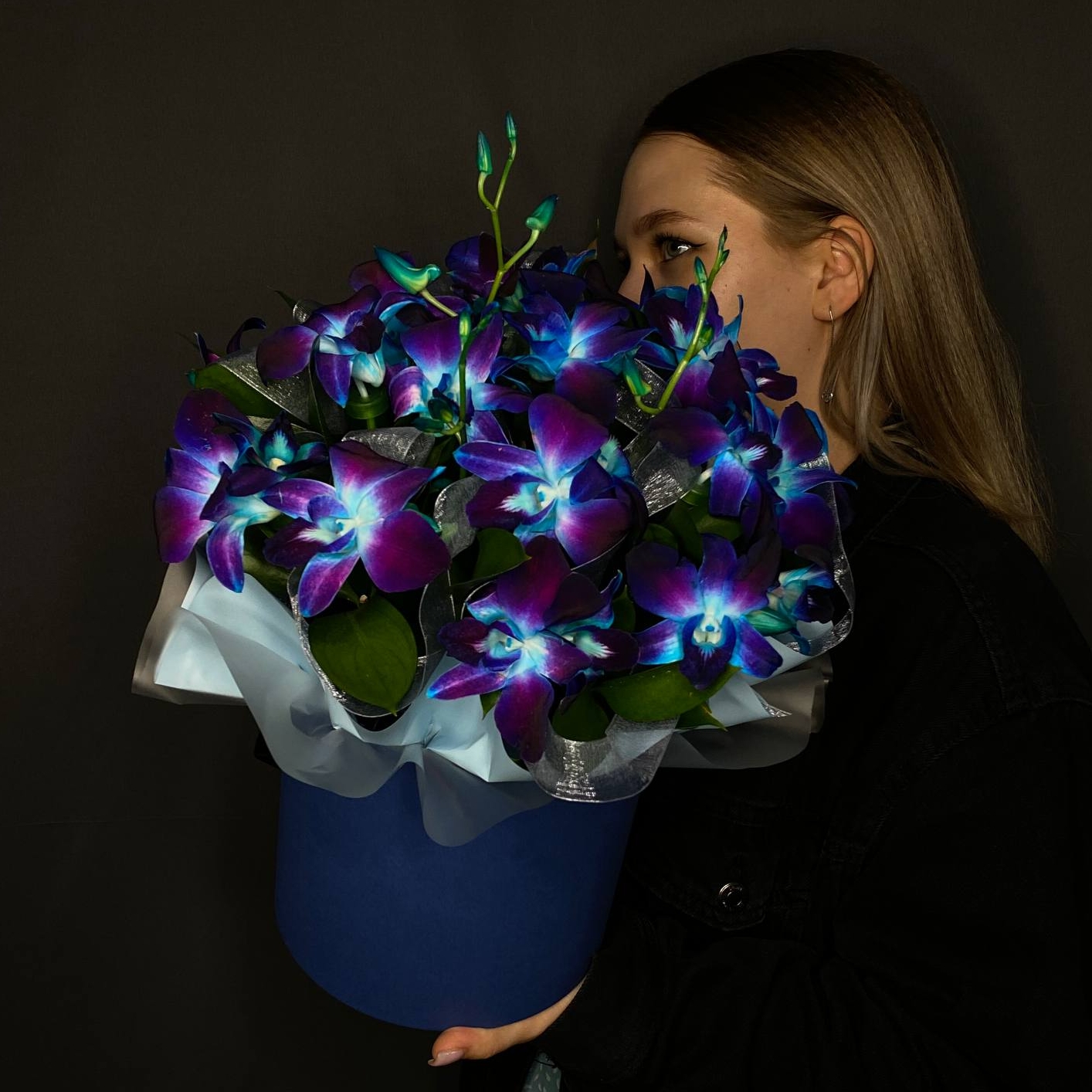 Коробка с орхидеей дендробиумом "Мой космос"