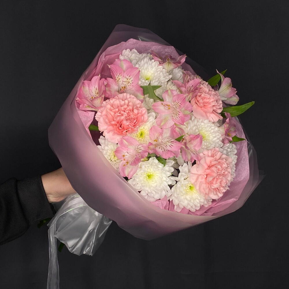 Букет с хризантемой и альстромерией "Розовая сказка"