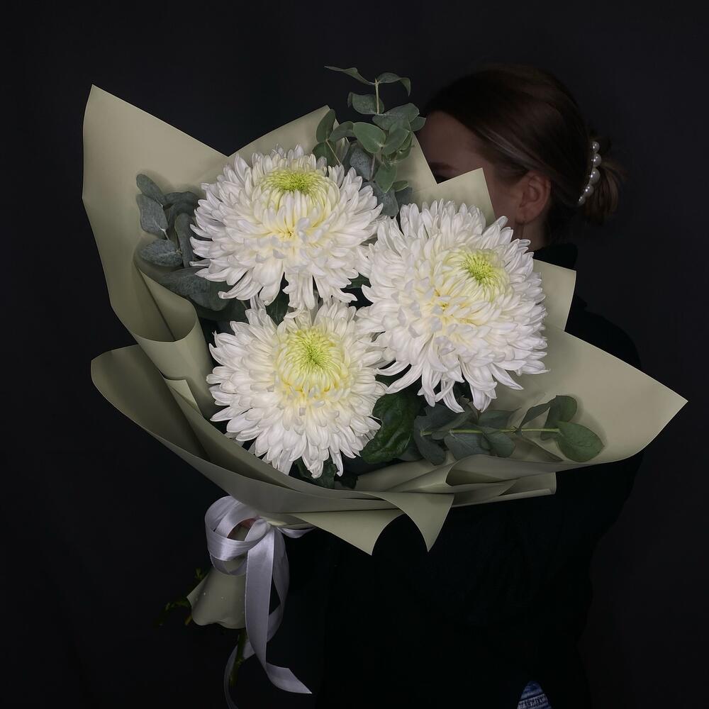 Букет из одноголовых хризантем «Три аккорда»