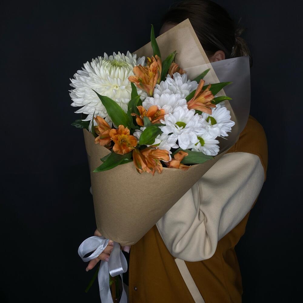 Букет-комплимент с хризантемами «Милое приветствие»