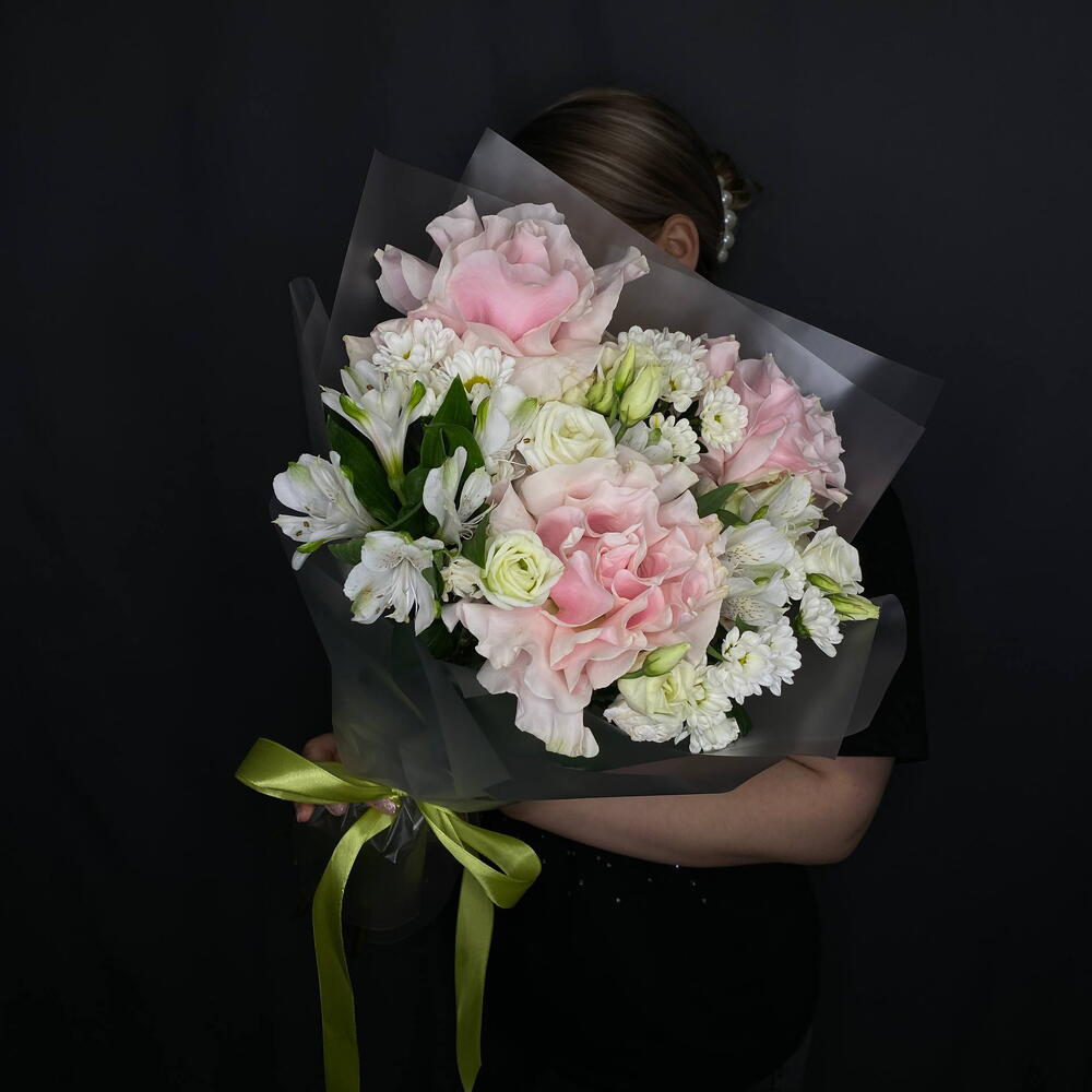 Букет с французскими розами "Нежный мир"