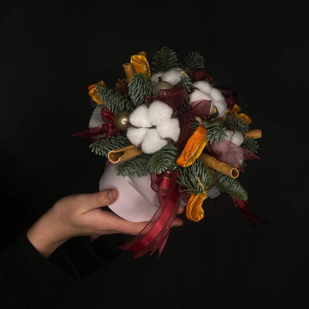 Новогодняя композиция с еловыми ветками "Глинтвейн"