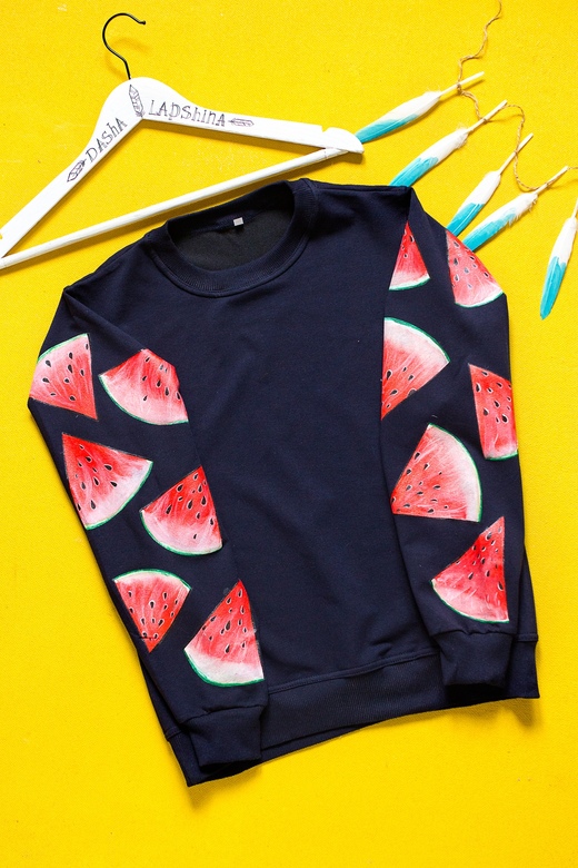 Свитшот с росписью Арбузный