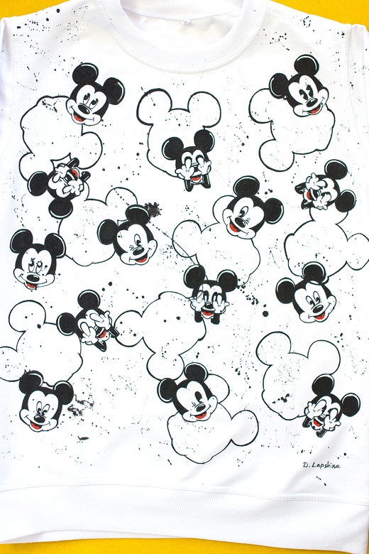 Свитшот с росписью Микки Маус