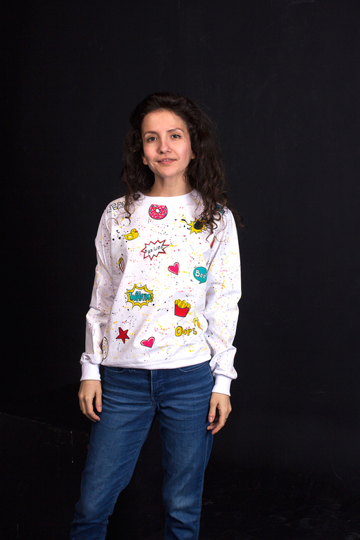 Белый свитшот с надписями и картинками On My Mind