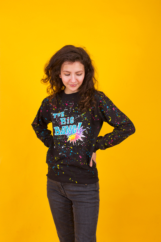 Чёрный свитшот с брызгами красок The Big Bang!