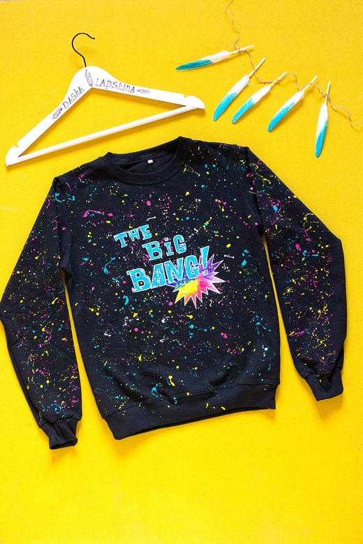 Чёрный свитшот с брызгами красок The Big Bang!