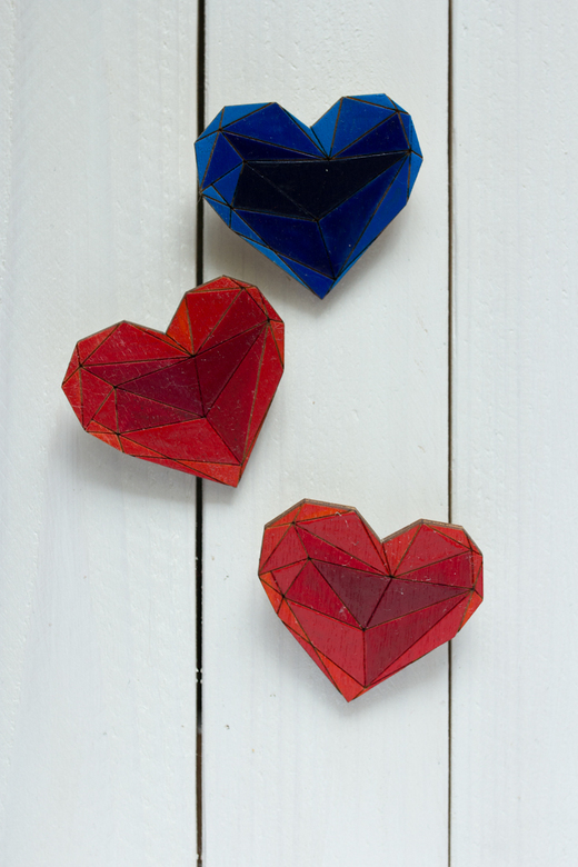 Деревянная брошь с росписью - Сердце