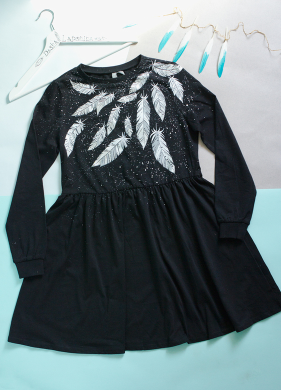 Черное платье с росписью - Белые Перья