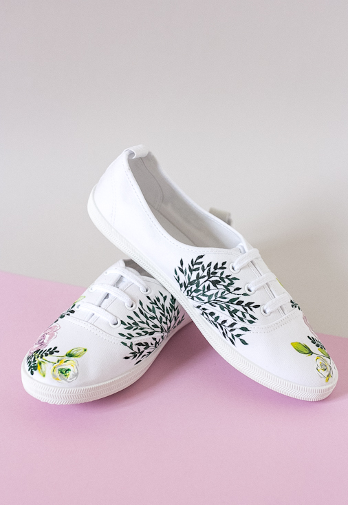 Белые кеды с весенними цветами