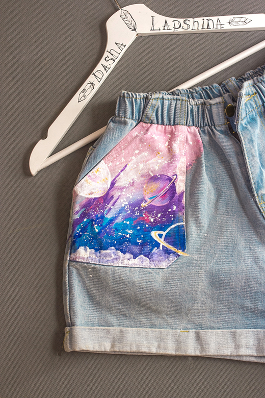 Джинсовые шорты с ручной росписью - Космос. Космические шорты